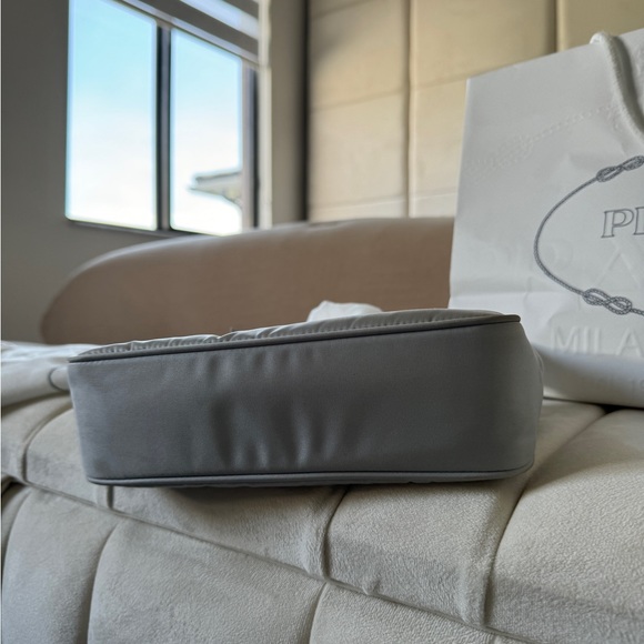 Prada Tessuto Re-edition 2000 in Fiordaliso - Picture 9 of 9